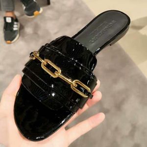 Burberry Coleford Chain Patent Leather Women Slides In Black